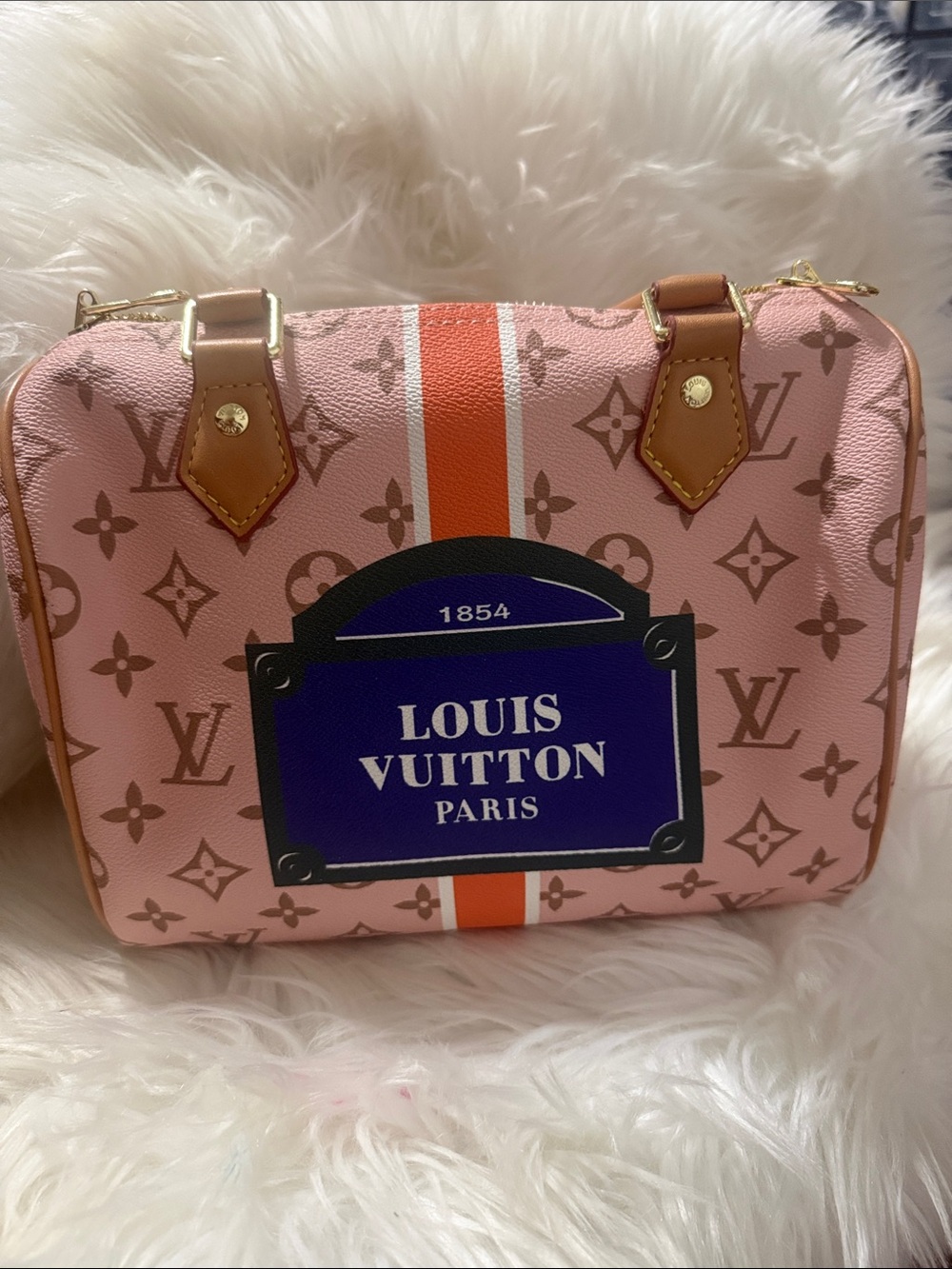 Very trendy fashionable , handbag, and Crossbody - Picture 2 of 6